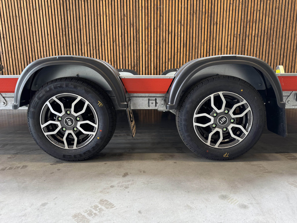 Brian James A Transporter 400×190 2-osiowy 12 cali 2700kg SK-78UYN