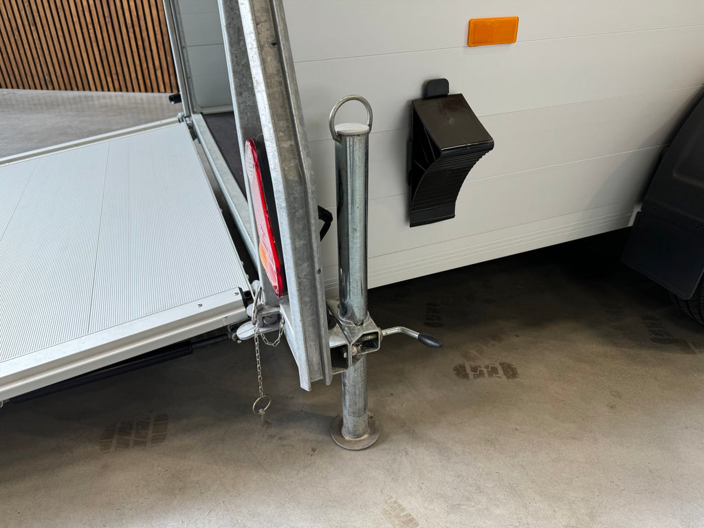Debon Roadster C300 300x155x190 1300kg IKl