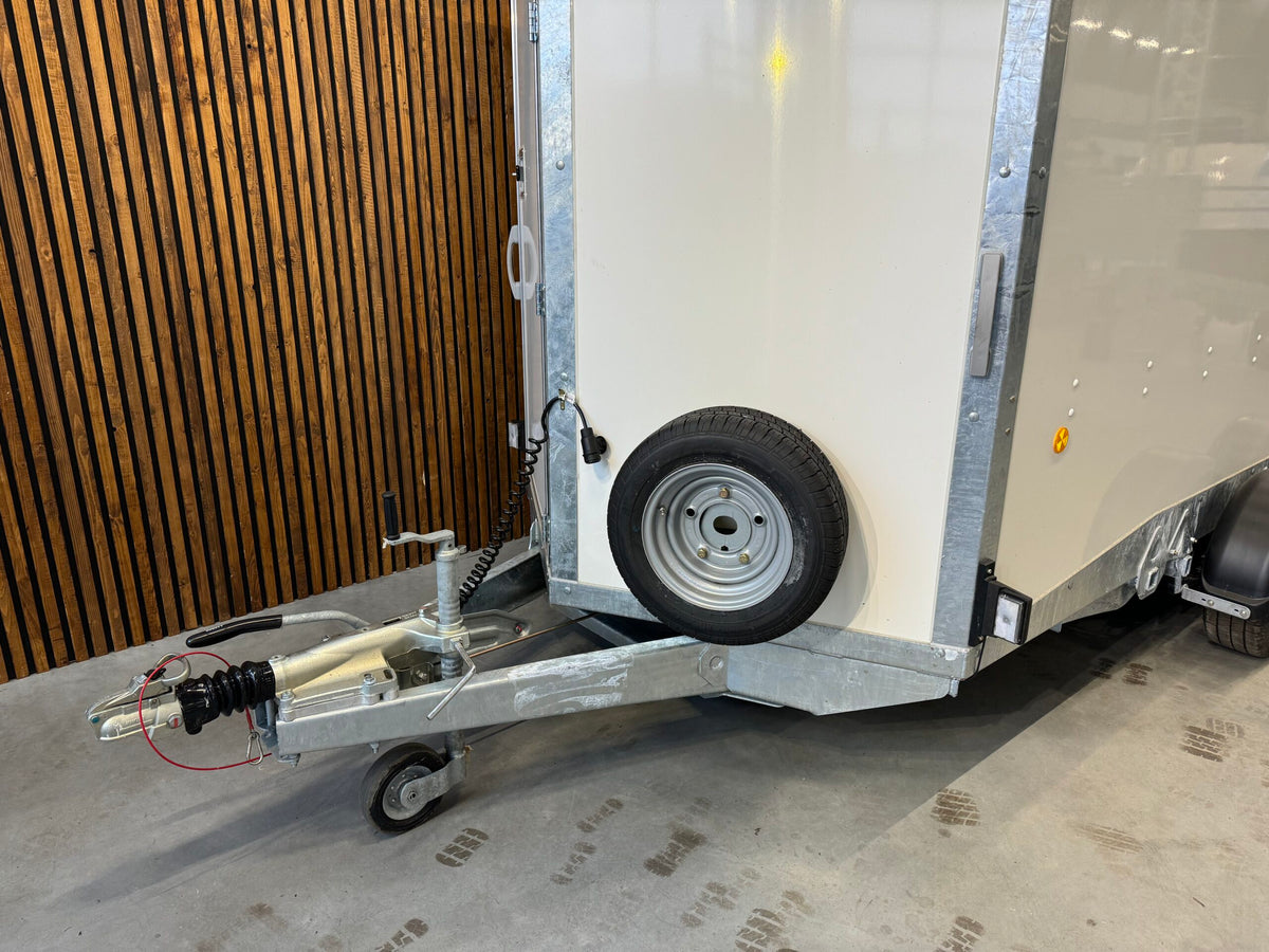 Ifor Williams Boxvan BV126G Zamknięta przyczepa 364x173x214 3500kg IO-78