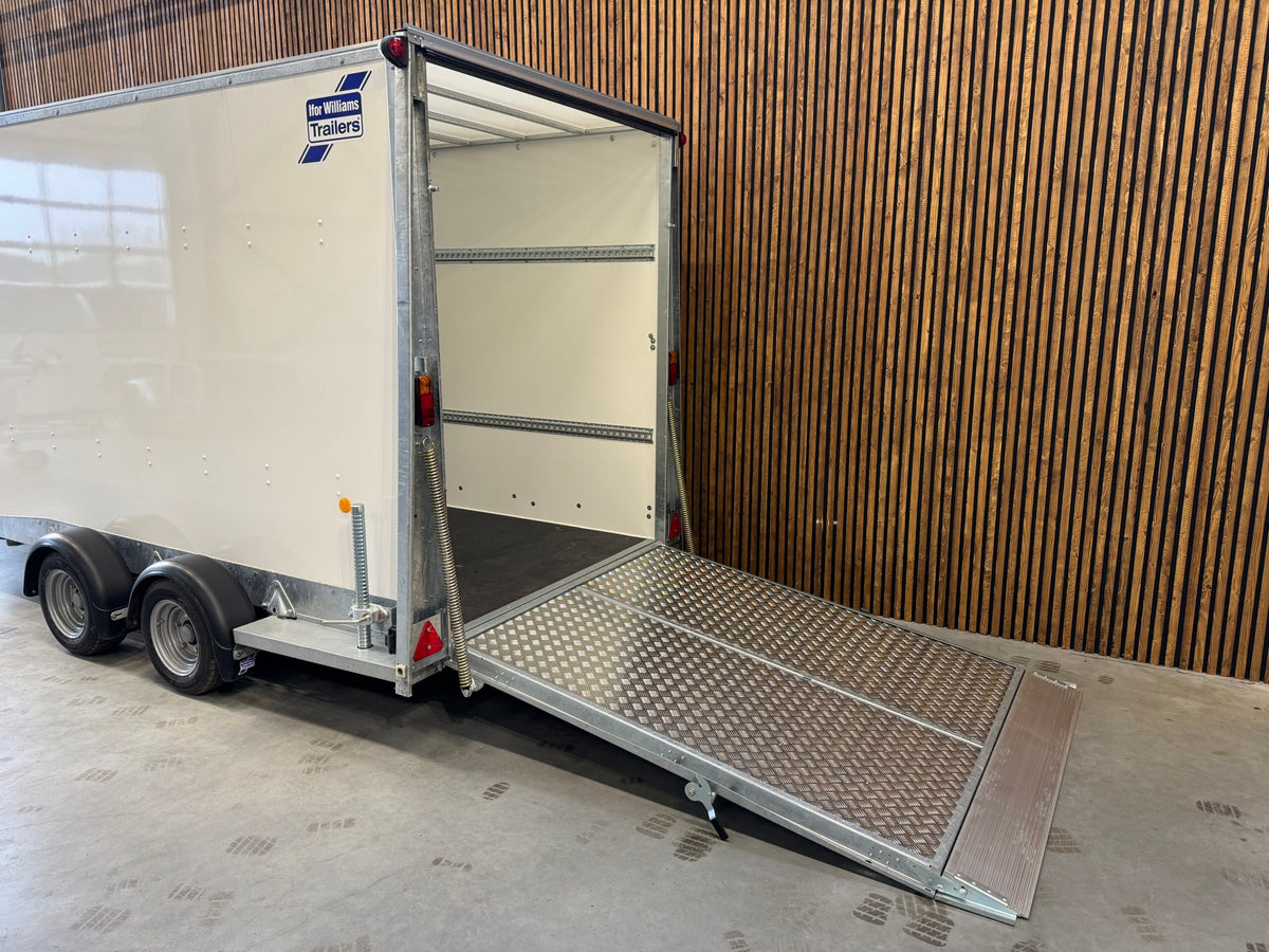 Ifor Williams Boxvan BV126G Zamknięta przyczepa 364x173x214 3500kg IO-78