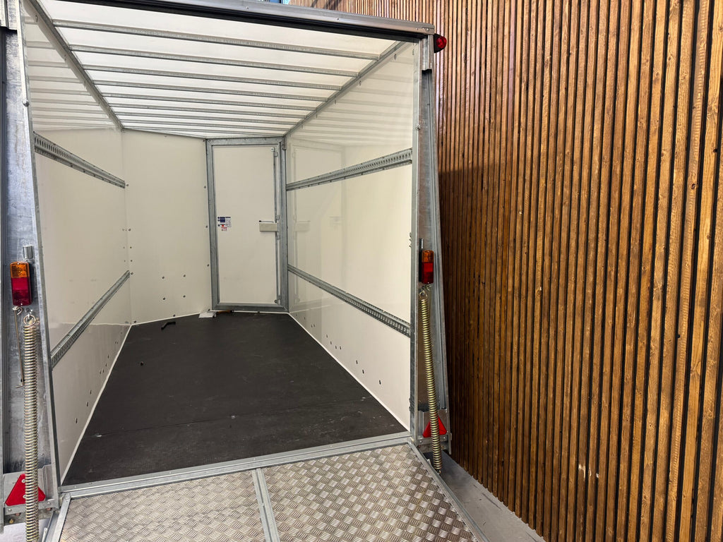 Ifor Williams Boxvan BV126G Zamknięta przyczepa 364x173x214 3500kg IO-78